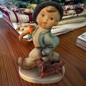 Goebel Hummel 1972 MERRY WANDERER - TMK-5 - four buttons